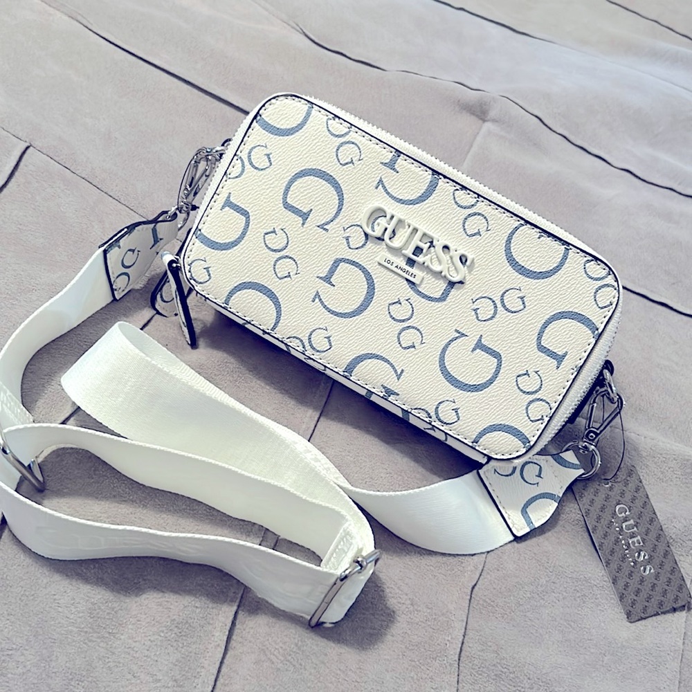 Guess NWT small crossbody or shoulder purse white and blue faux leather